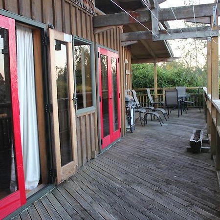 Treetop Hideaway - Taupo Holiday Home Luaran gambar