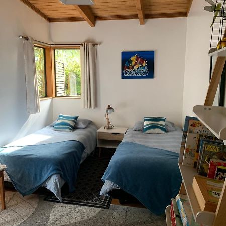 Treetop Hideaway - Taupo Holiday Home Luaran gambar