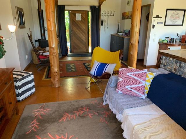 Treetop Hideaway - Taupo Holiday Home Luaran gambar