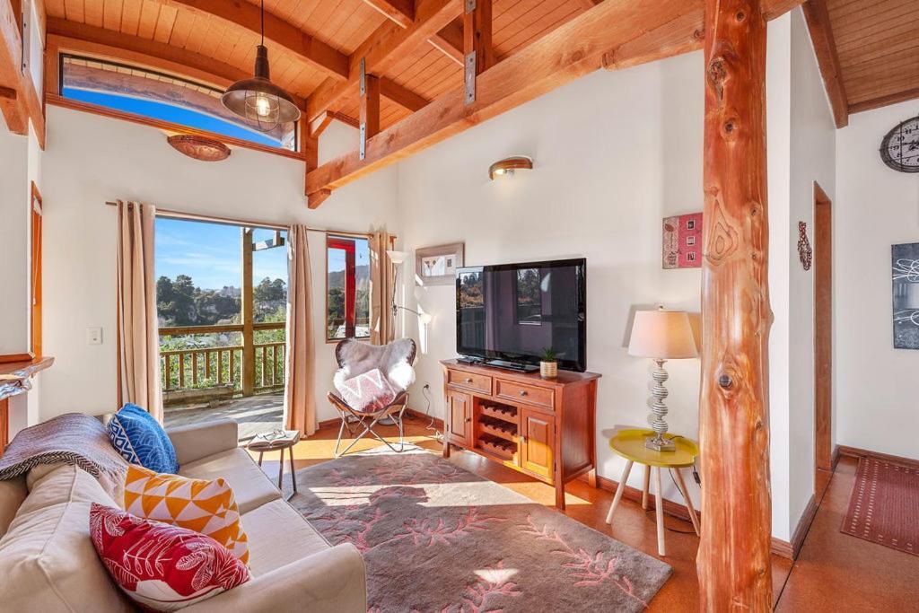Treetop Hideaway - Taupo Holiday Home Luaran gambar