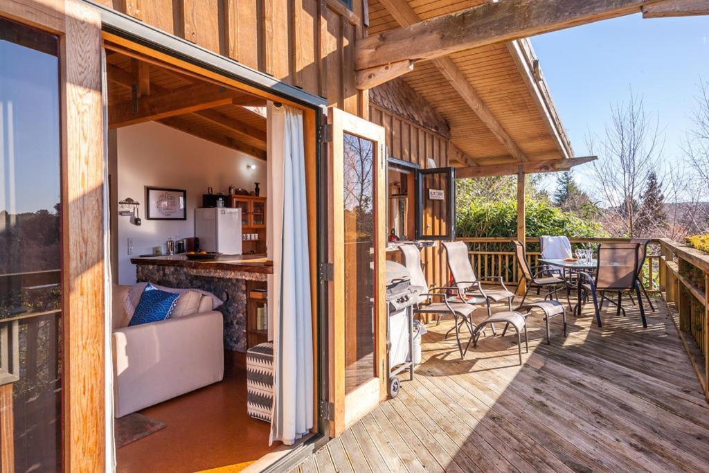 Treetop Hideaway - Taupo Holiday Home Luaran gambar